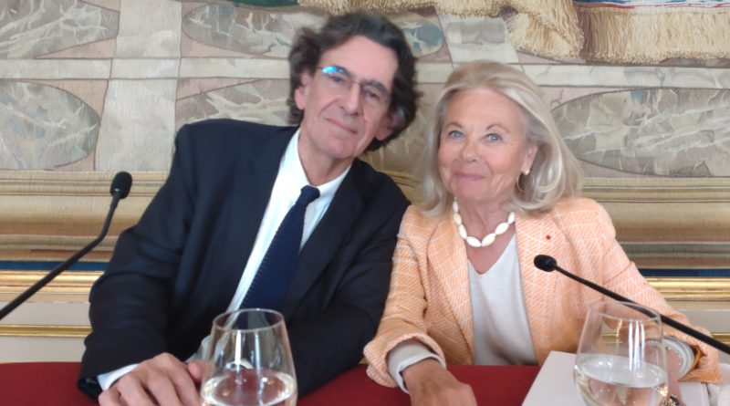Luc Ferry et Sophie de Menthon